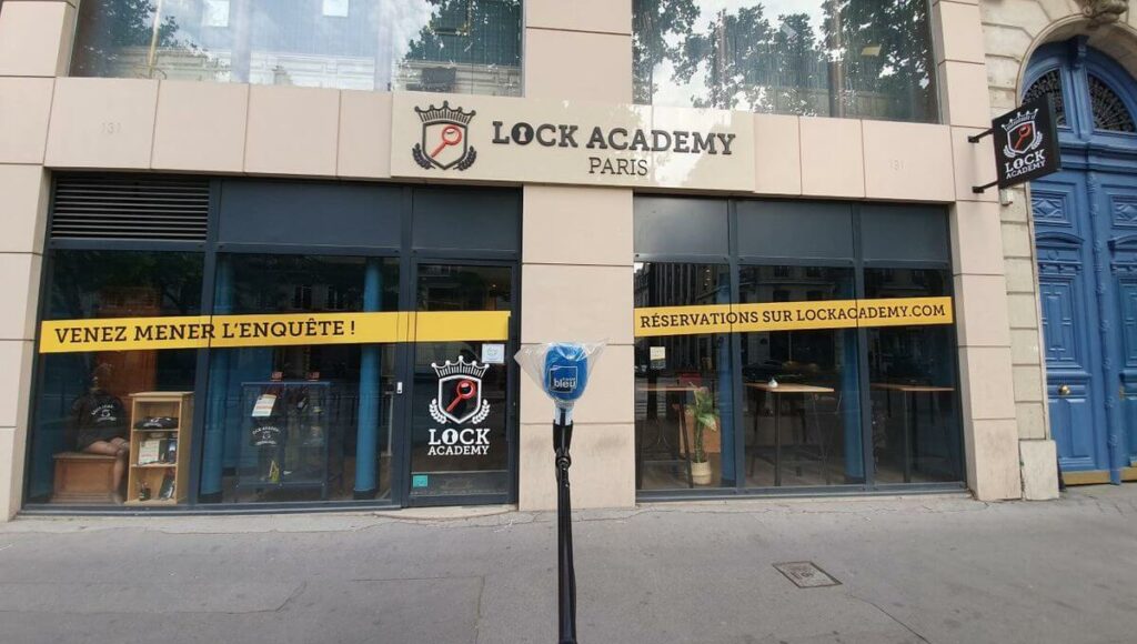 Devanture de la Lock Academy, Salle d'escape game avec univers étendu création escape game